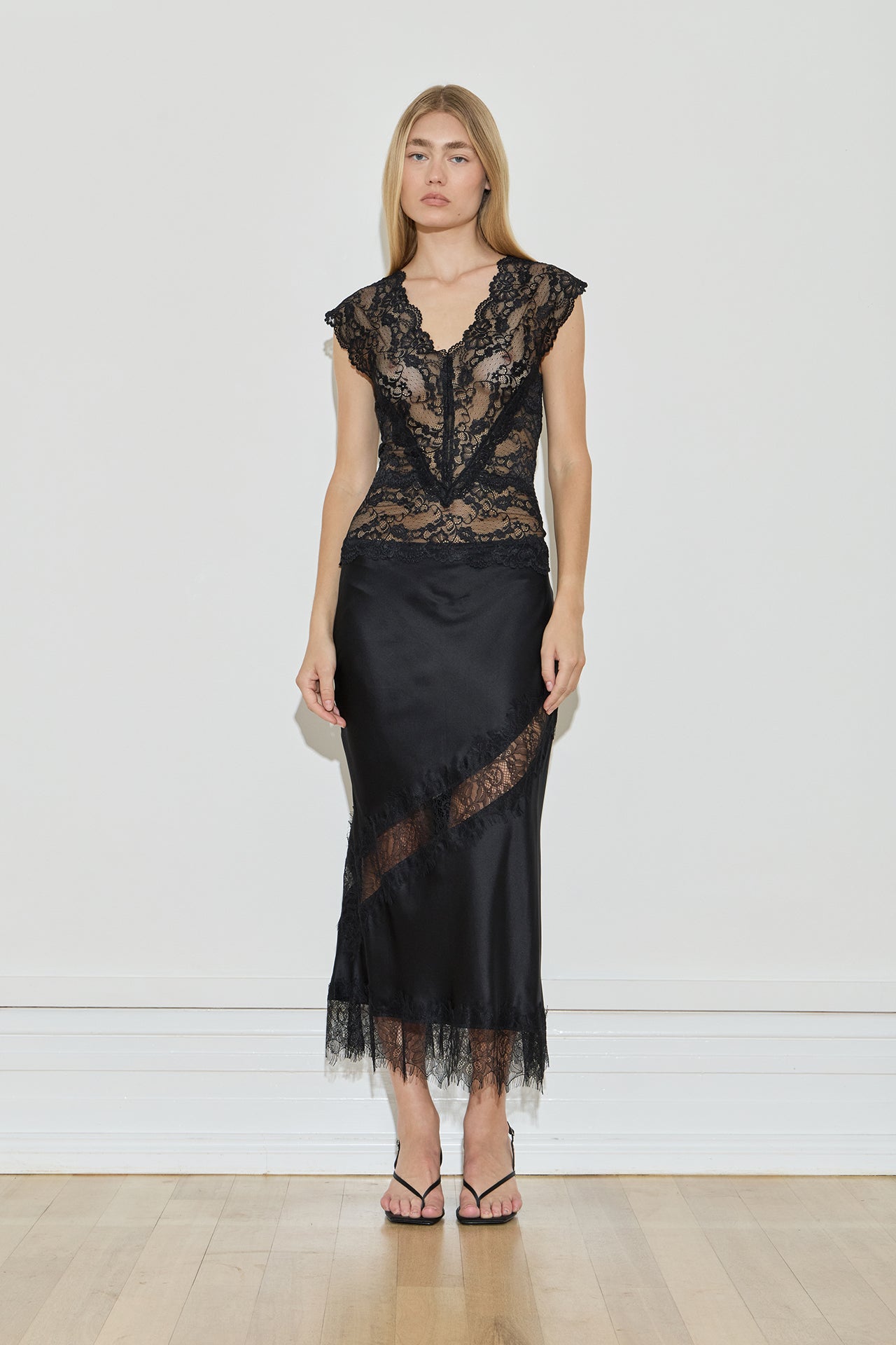 black top lace dress MAISON ESSENTIELE