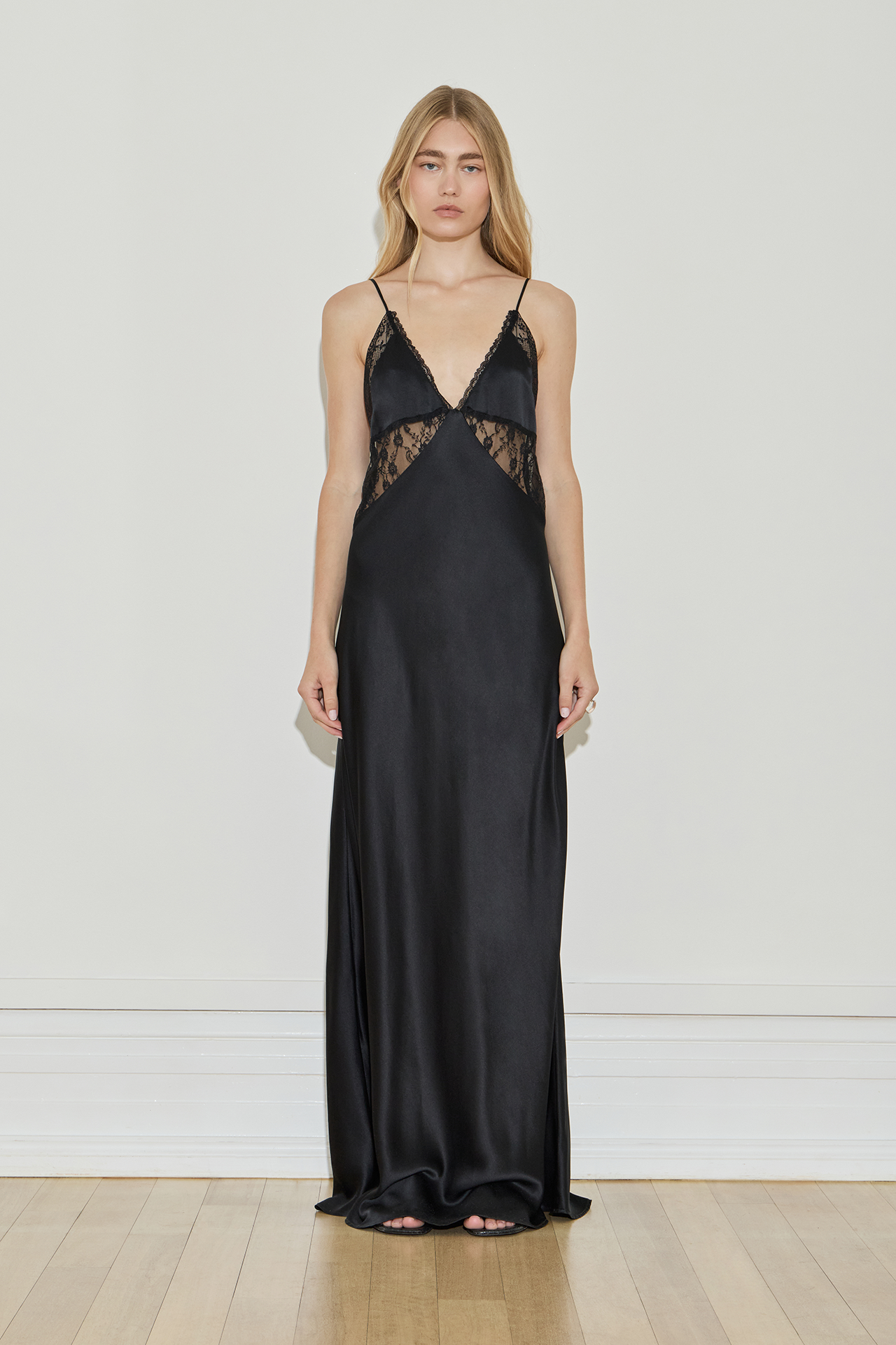 MAISON ESSENTIELE | LACE INLAY DRESS
