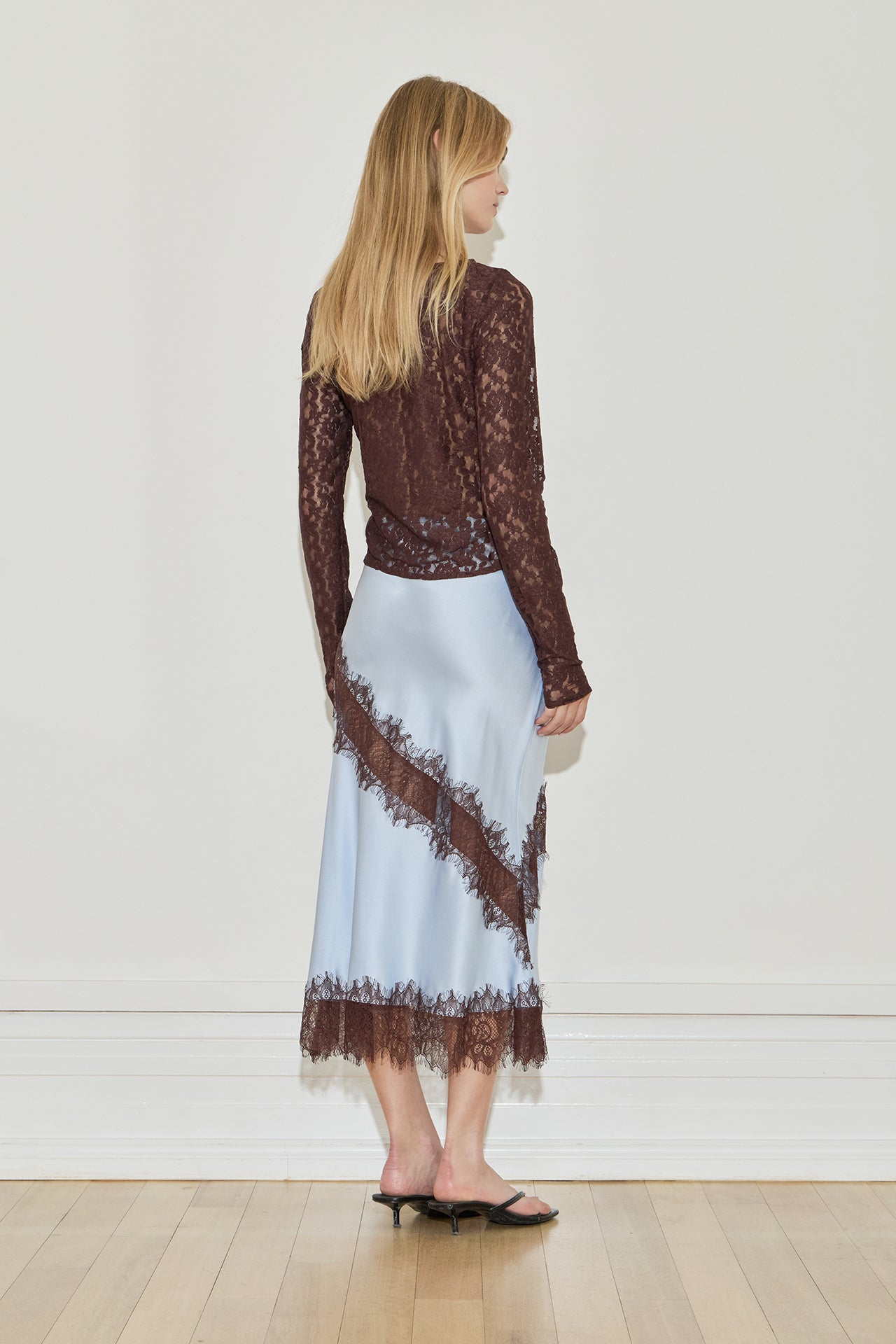 MAISON ESSENTIELE | ASYMMETRIC LACE TOP